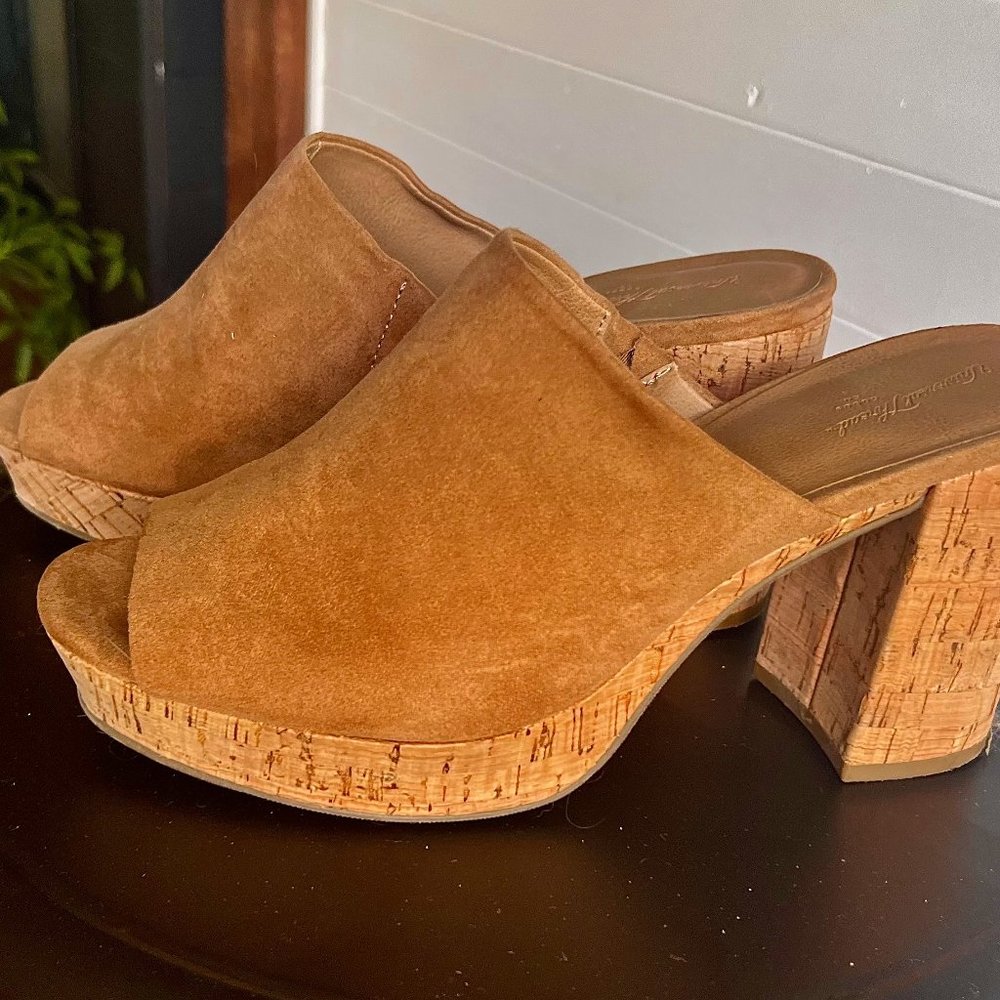 Universal Thread - Tan Heeled Sandals
